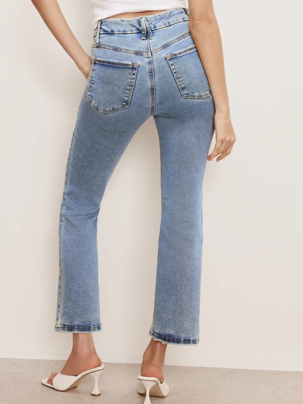 Good American Women's Good Legs Cropped Mini Boot Jeans blue670 - Picture 3 of 13